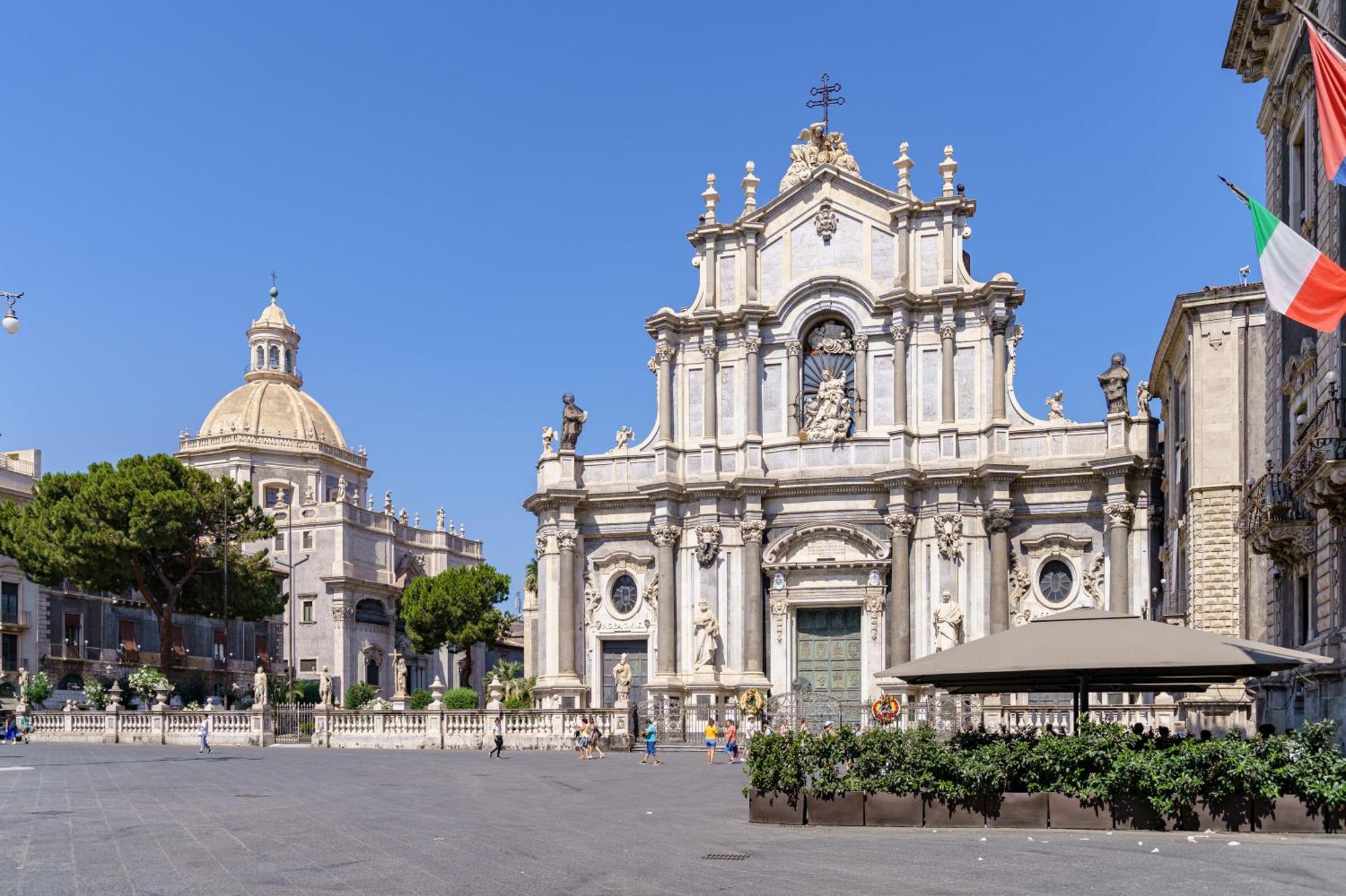 לינה וארוחת בוקר קטאניה La Finestra Sul Duomo מראה חיצוני תמונה