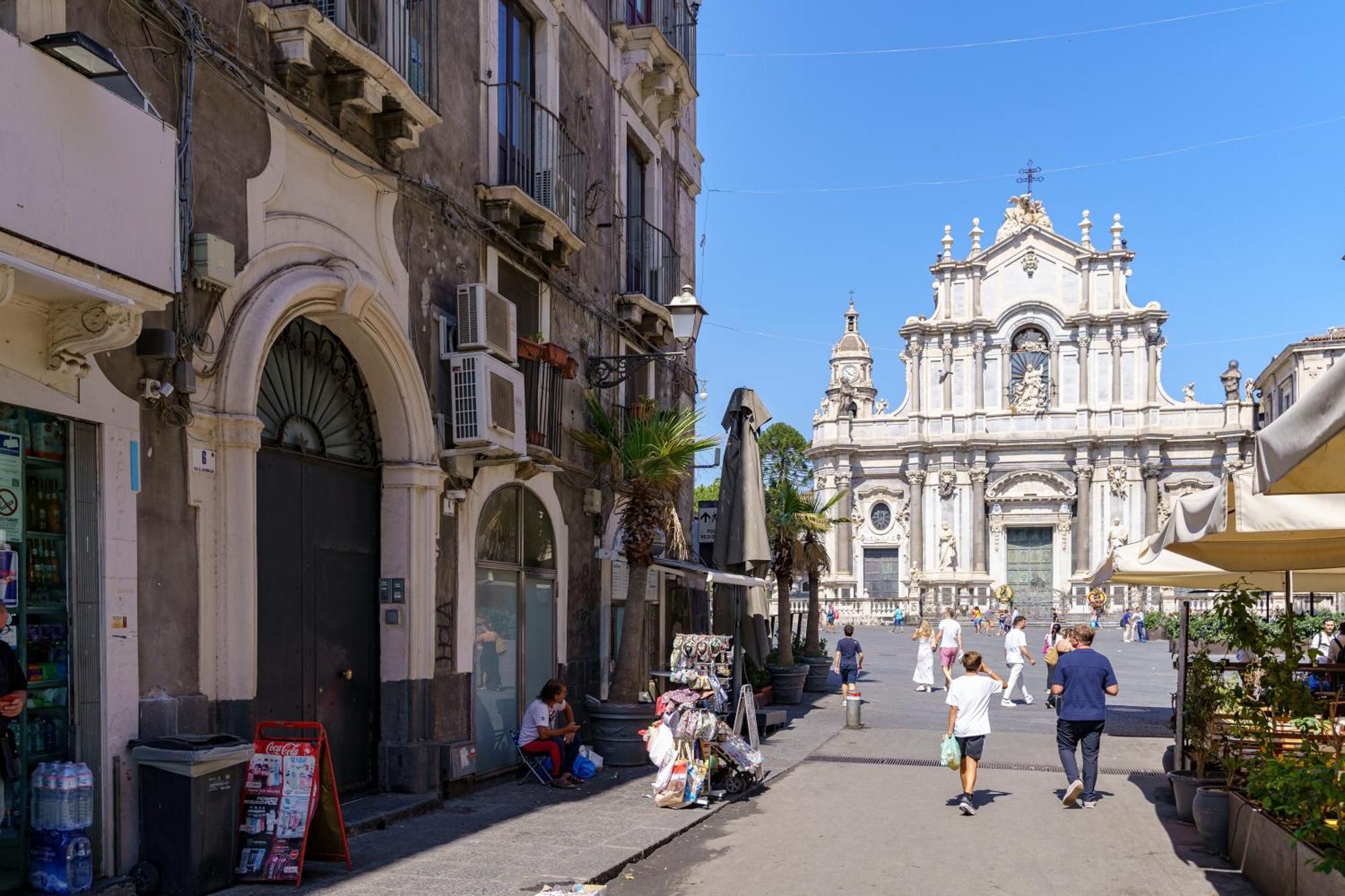לינה וארוחת בוקר קטאניה La Finestra Sul Duomo מראה חיצוני תמונה