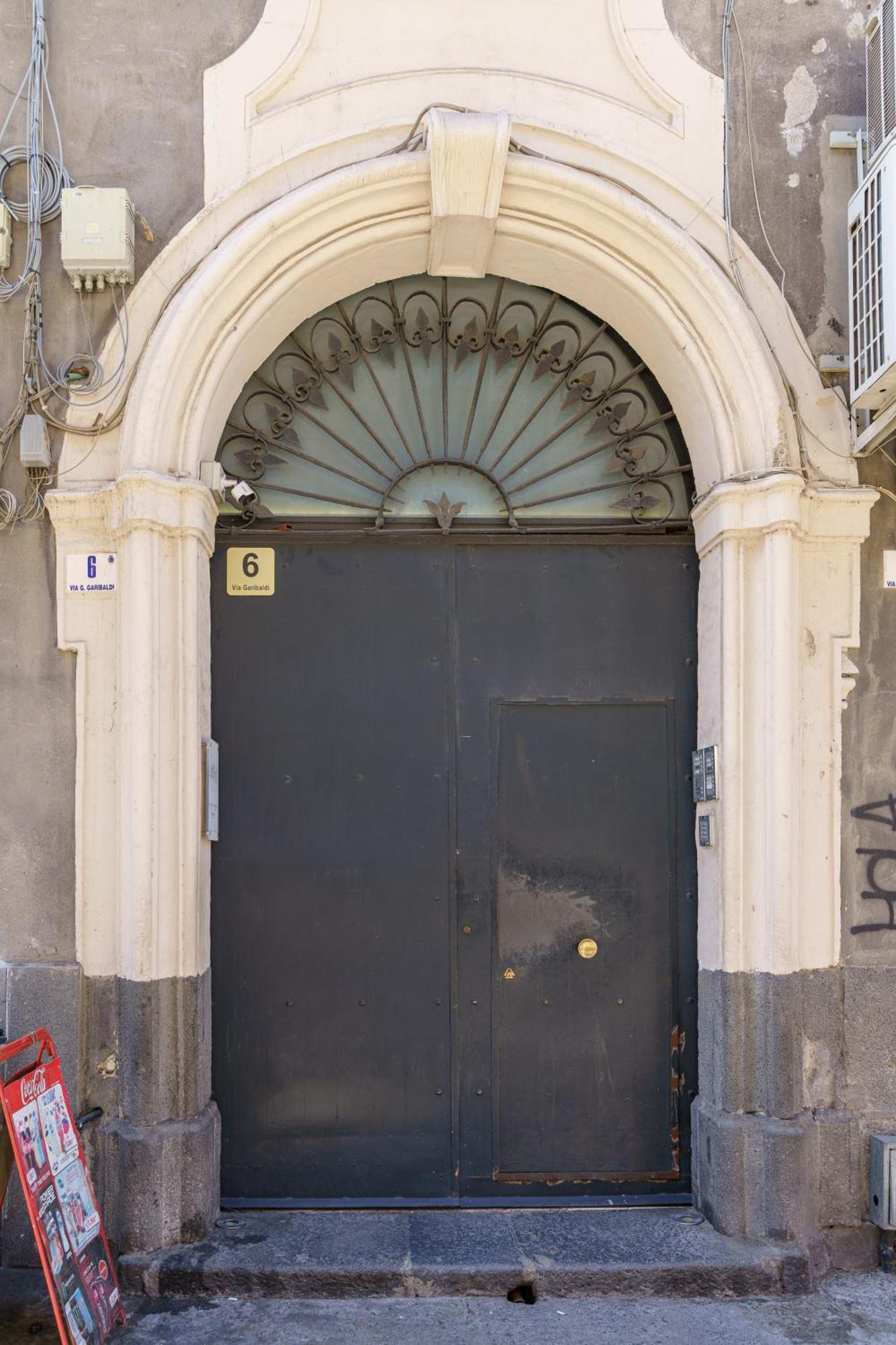 לינה וארוחת בוקר קטאניה La Finestra Sul Duomo מראה חיצוני תמונה